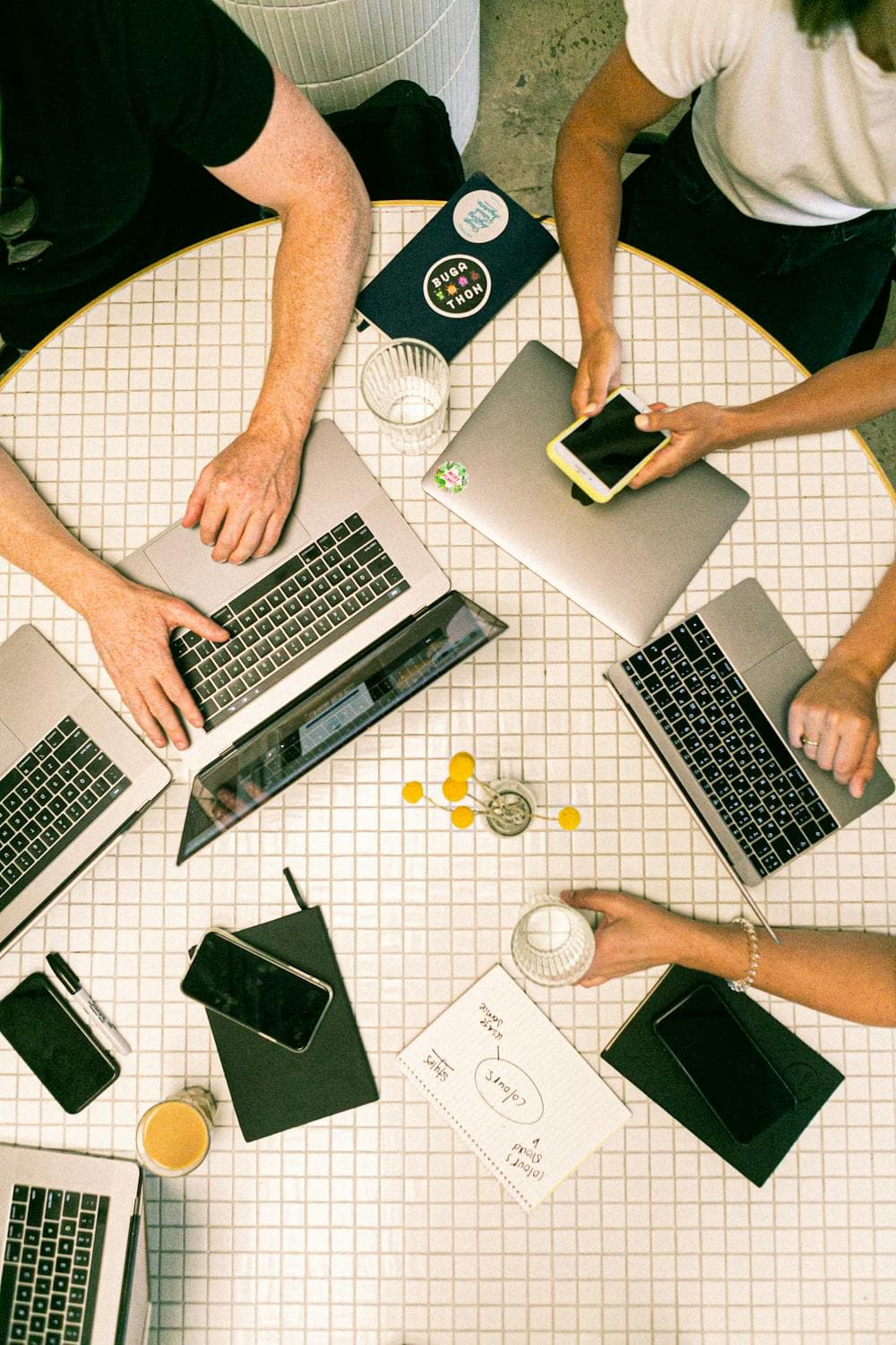 Équipe en team building digital escape game en visio
